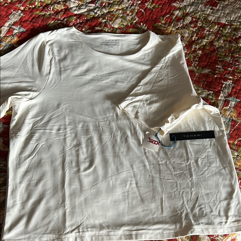 Tahari Cream Short Sleeve Top